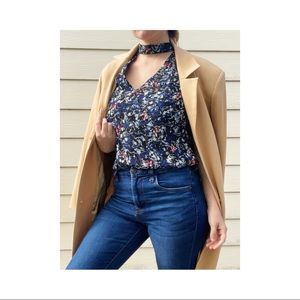 WHBM Collared cut out sleeveless blouse with floral design